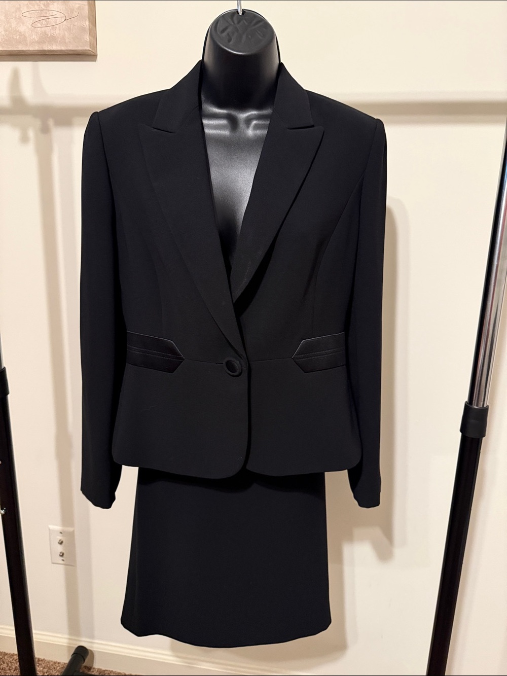 Tahari 2 pc black suit